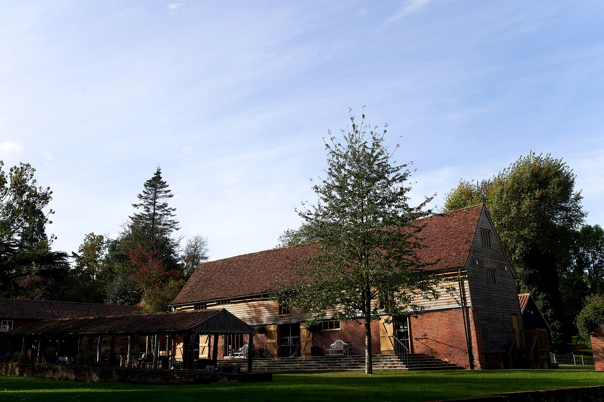 the-tudor-barn-belsted-is-a-rustic-barn-wedding-venue-close-to-ipswich